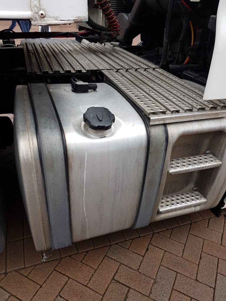 Lorry fuel tank